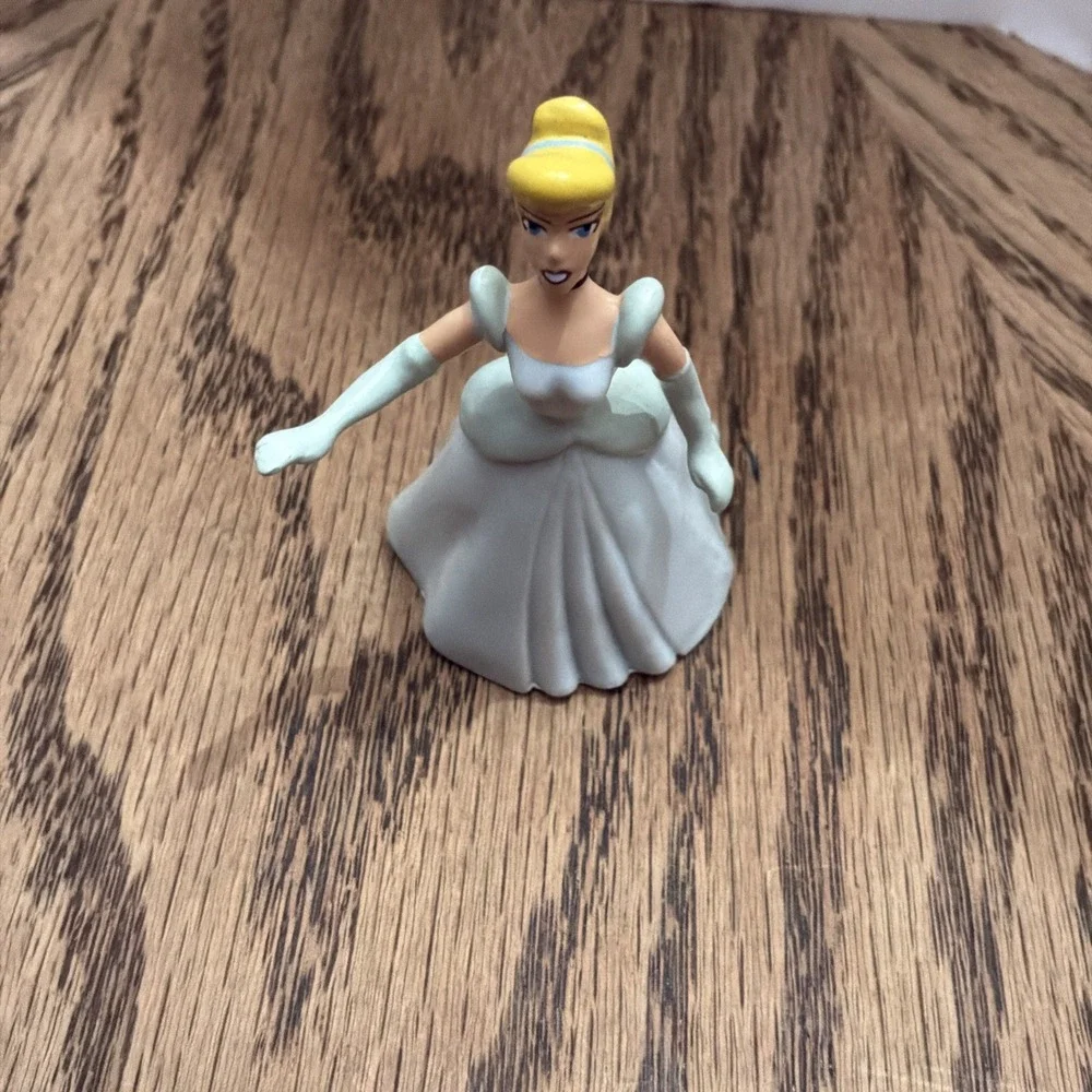 Disney Princess Cinderella PVC Figure Cake Topper‎ Disney Store